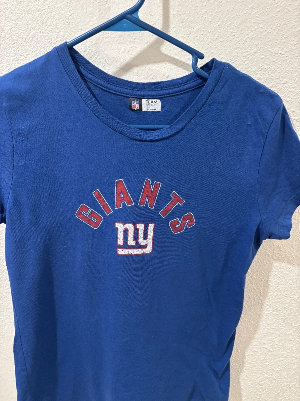 NFL New York Giants Women's Med V-Neck Tee Shirt 100% Cotton